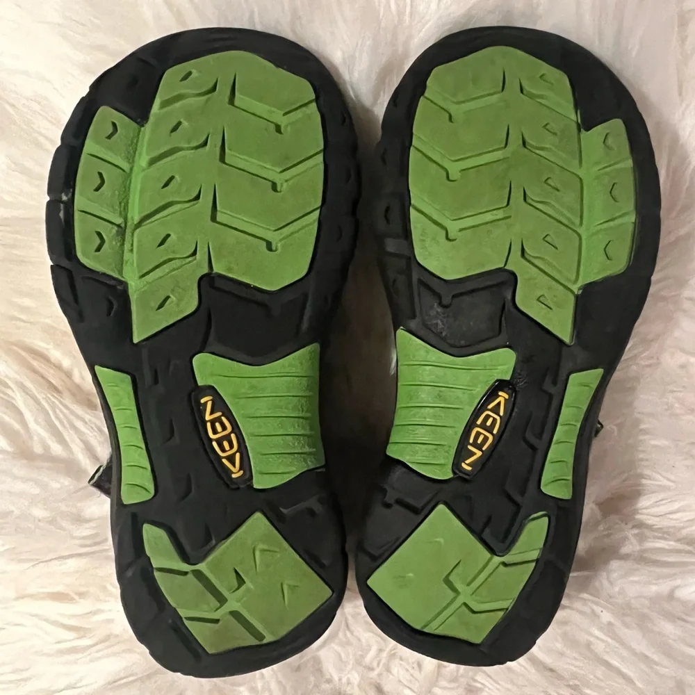 Keen Big Kids Newport H2 1014266 Black Gray Green Synthetic Hiking Sandals Sz 4